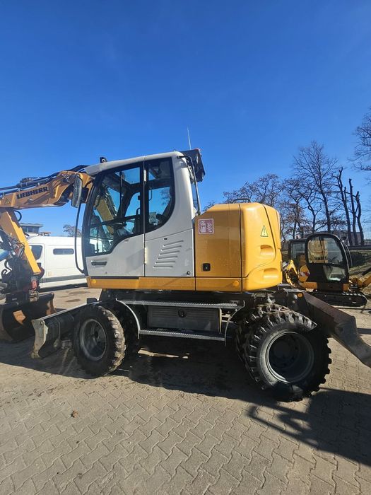 Liebherr A 910 Compact Litronic  Liebherr A 910 Compact Litronic z 2016 roku. (215 tys zł Netto)