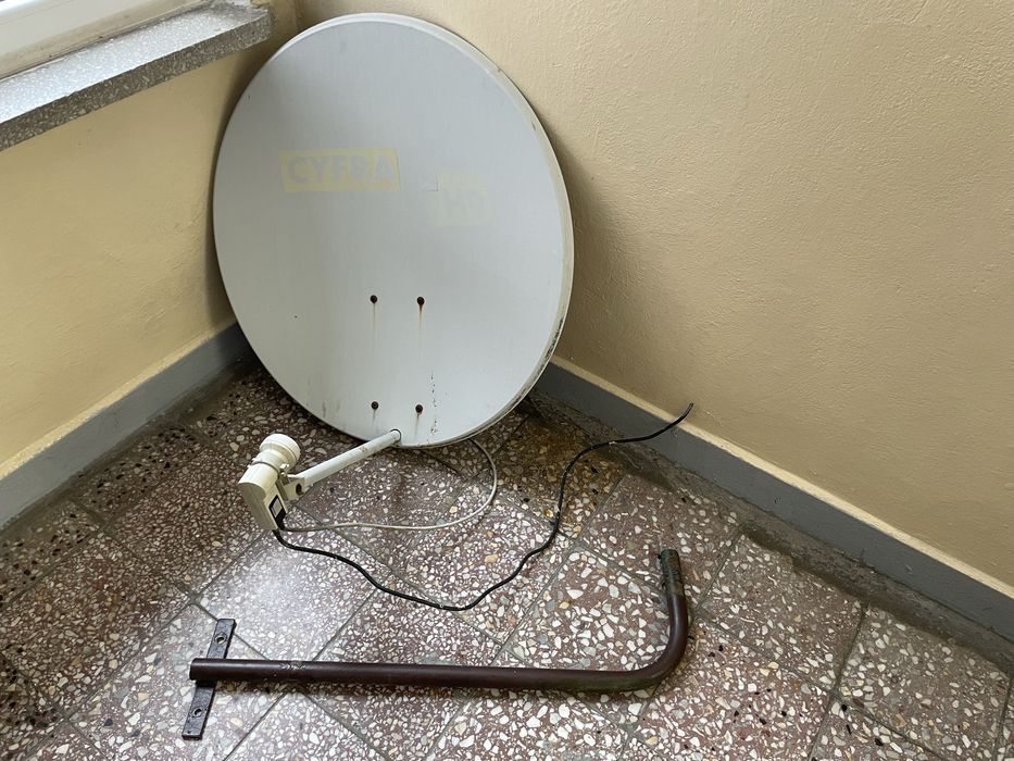 Antena satelitarna z konwerterem twin i uchwytem