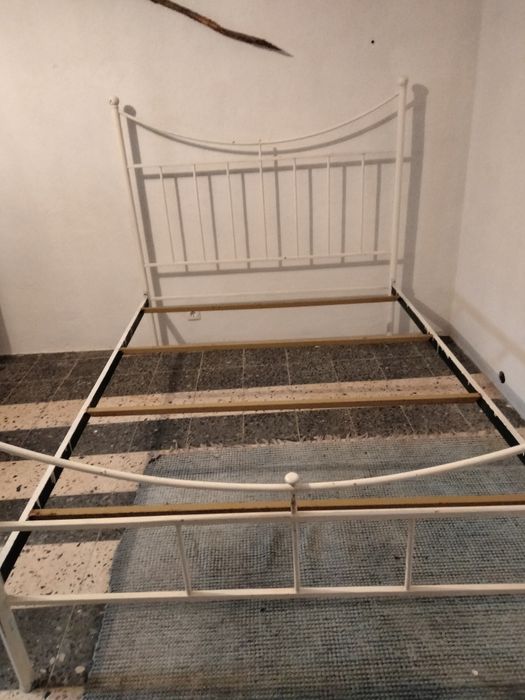 Cama de casal em ferro