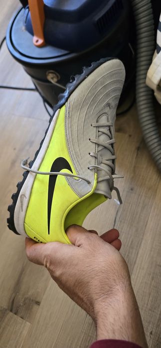 Chuteira Nike para relvado sintético