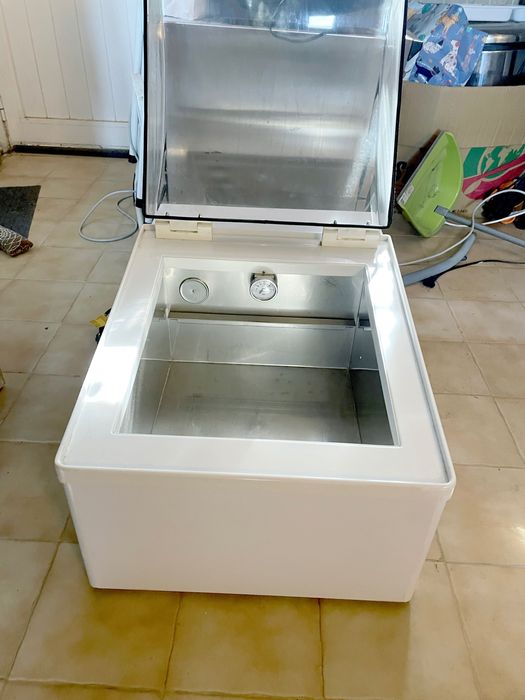 Tabletop ice cream display unit, like new64550415990913121
