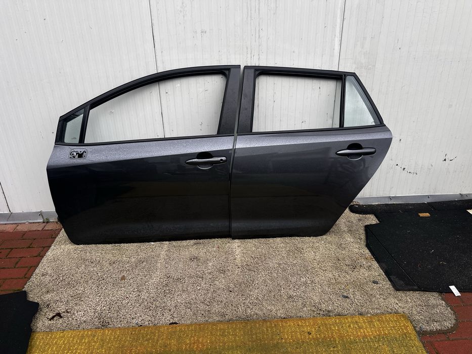 Drzwi Corolla E21, Kompletne w kolor 1G3 kombi