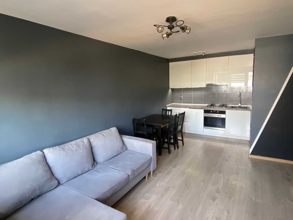 2 pokoje, duża piwnica, duży balkon, umeblowane, centrum