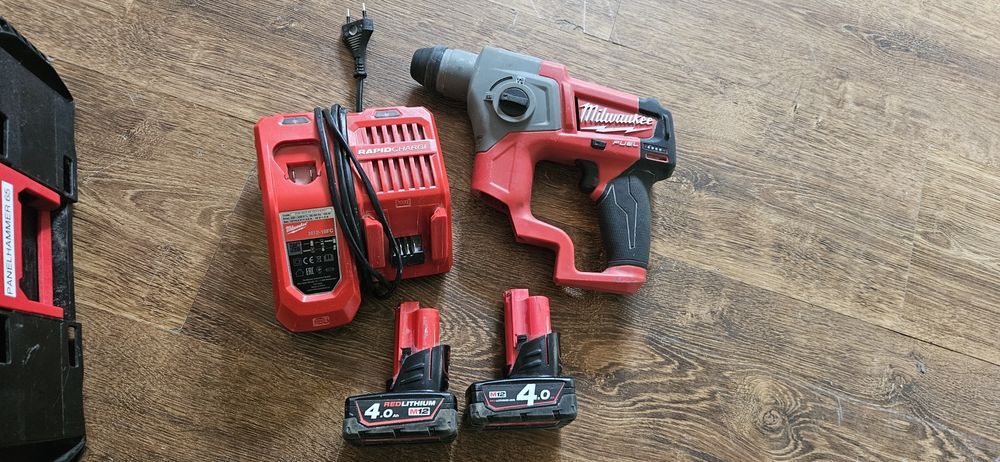 Młotowiertarka Milwaukee M12 CH