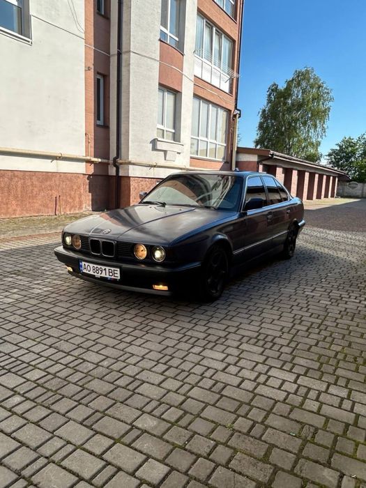 BMW e34 520l.