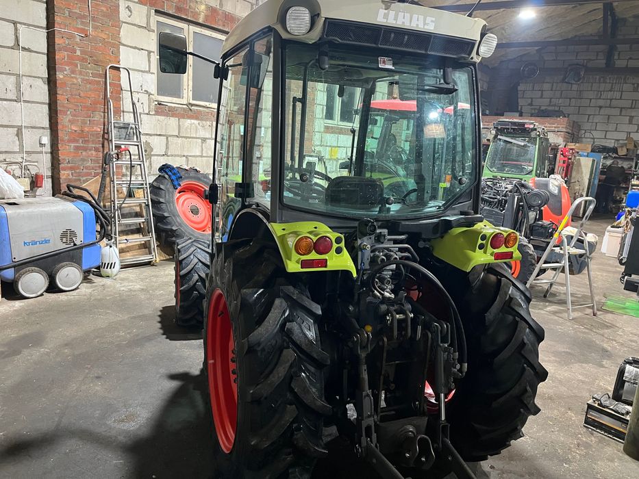 Claas Nectis 237vl Sprowadzony ciągnik sadowniczy