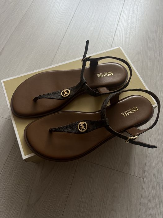 Нові босоніжки Michael Kors