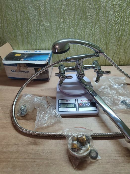 Змішувач для ванни та. Кухні OqL