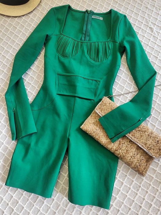 Бомбезный брендовый зелёный бандажный комбинезон Maniere de Voir р. S-