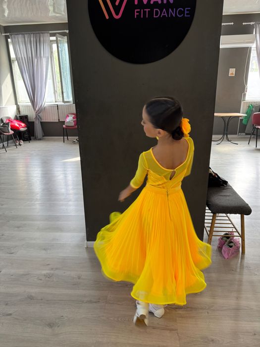 Сукня для бальних танців, дві юбки