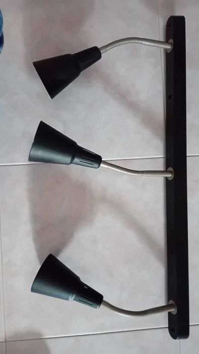 Candeeiro de três focos de tecto ou parede