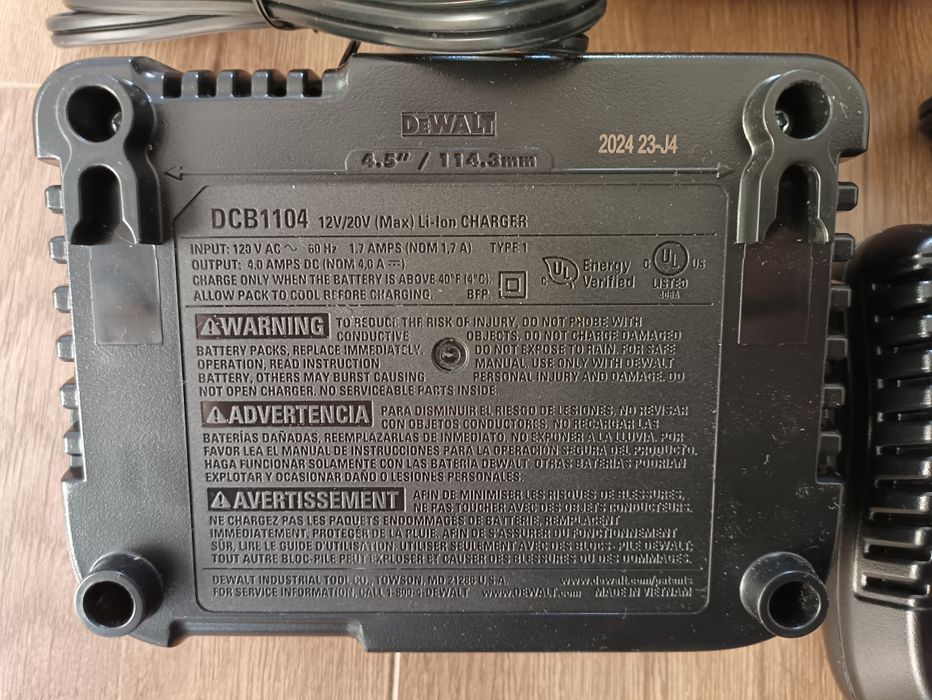 Зарядні пристрої DeWalt 20V