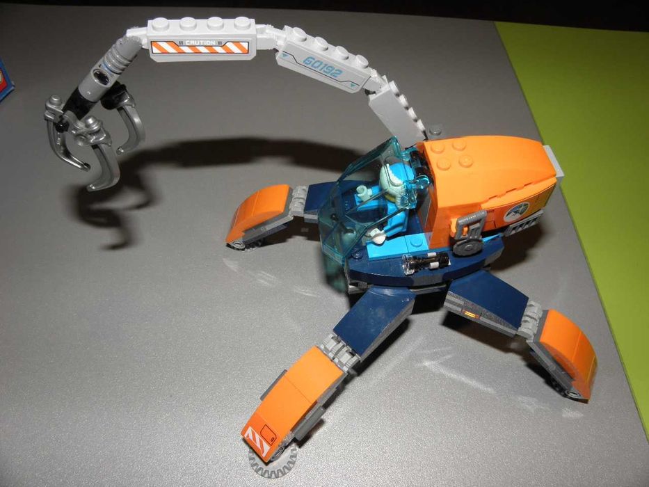 Sprzedam używany zestaw klocków Lego 60192 City Arktyczny łazik lodowy