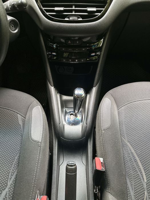 Продам авто / машину Peugeot , пежо 208 2014 рік