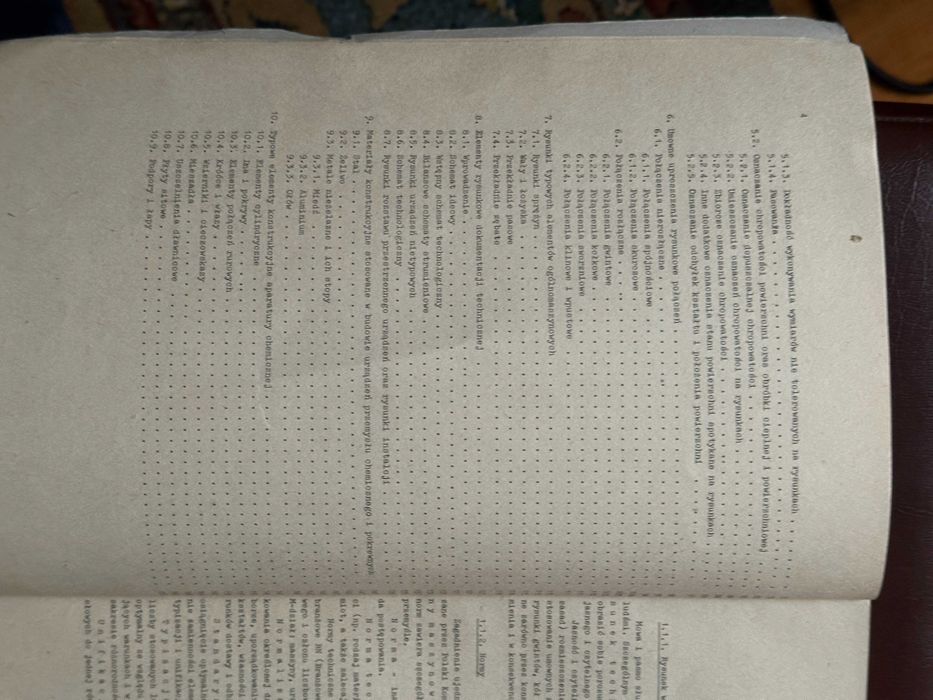 Rysunek techniczny dla wydziałów chemicznych