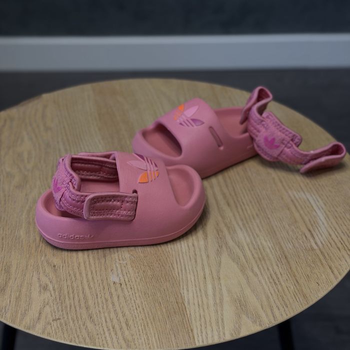 стильні дитячі шльопанці adidas original adifoam