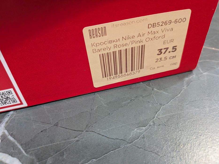 Нові жіночі кросівки Nike