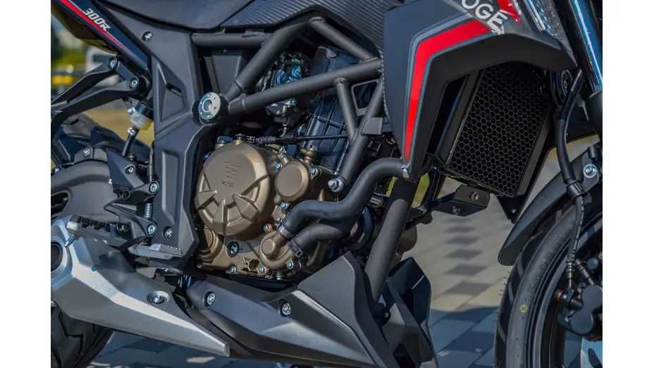 Мотоцикл LONCIN LX300-6 CR6