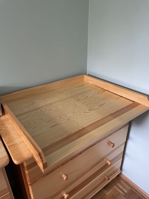 Rama sosnowa na komodę przewijak