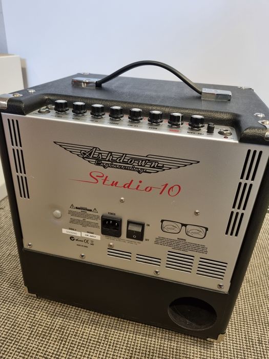 Wzmacniacz basowy combo.