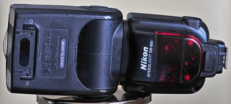 Vendo Nikon SB 900 usado.