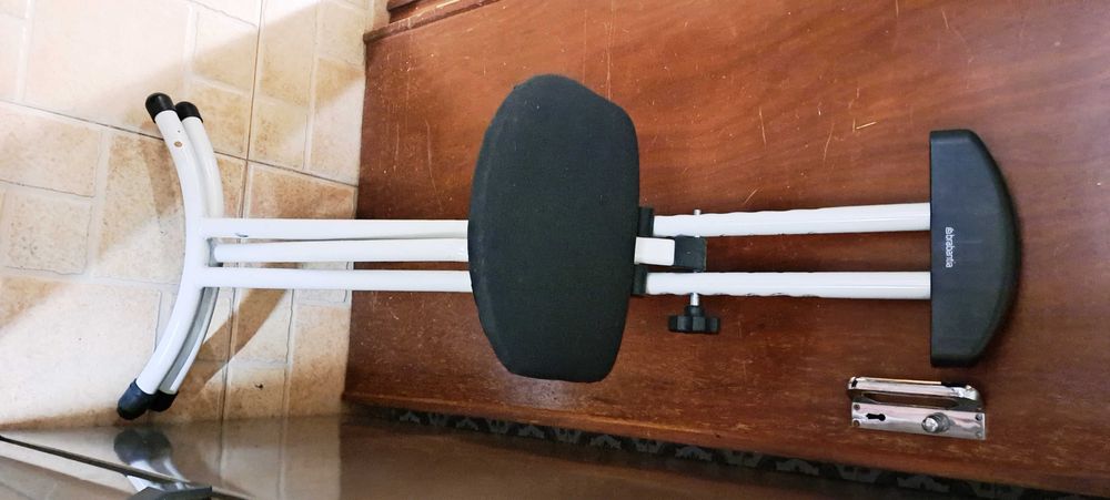 Cadeira para passar a ferro sentada marca Brabantia como nova