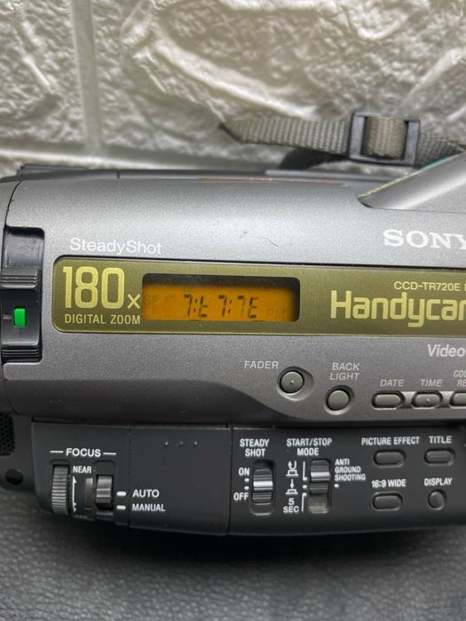 Видеокамера Sony Handycam CCD-TR720E PAL