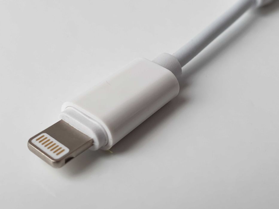 Адаптер   Apple iPhone AUX 3.5mm  to  Lightning