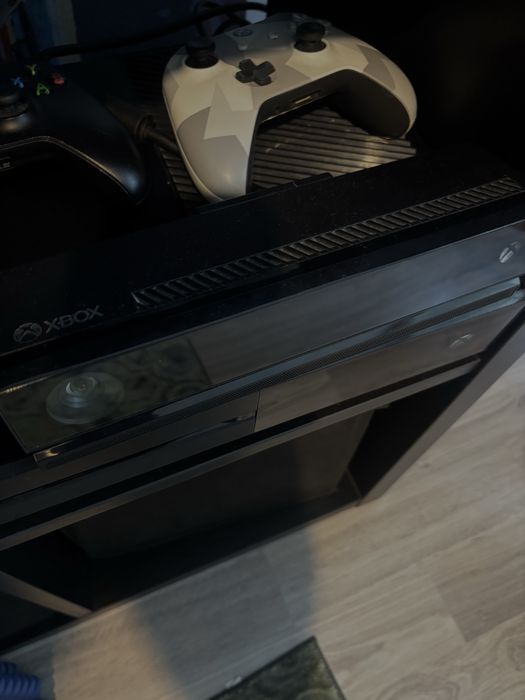 Xbox One  + Kinect + 2 pady + 10 gier | Stan bardzo dobry