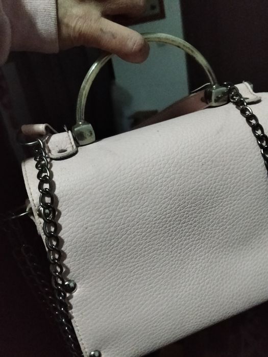 Mala Louis Vuitton cor de rosa para restaurar  é de grife 
Muito Lind