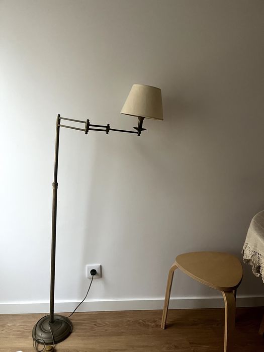 Candeeiro de Pé Vintage em Latão – Elegante e Ajustável