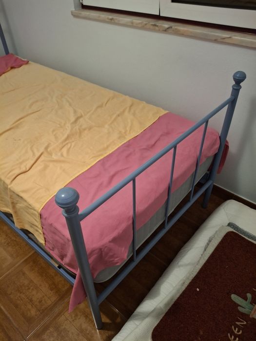 Vende cama sem colchão