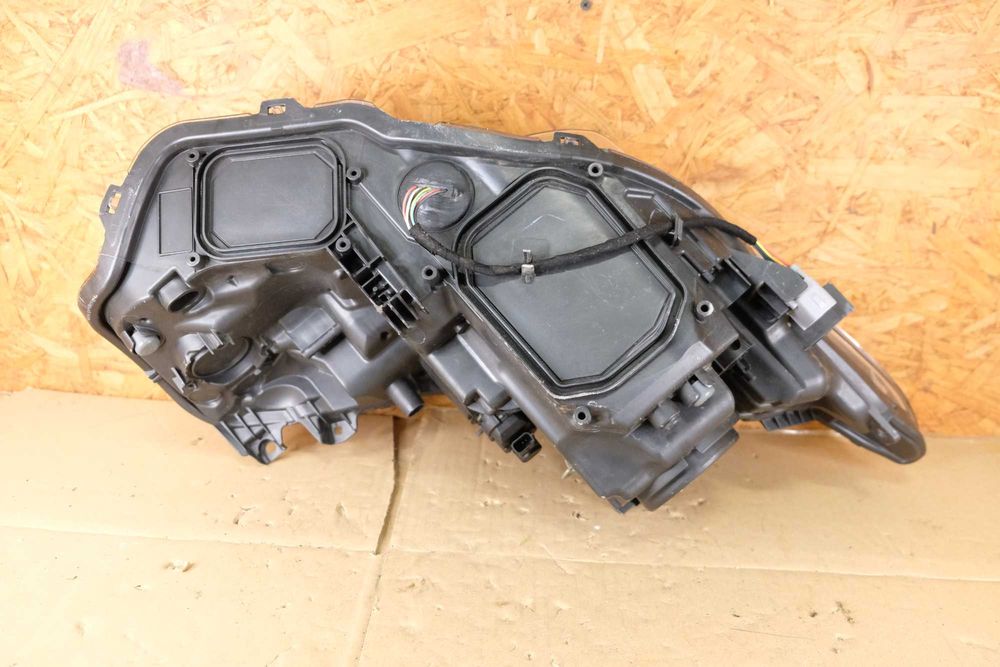 Lampa lewy przód Toyota Auris II Lift