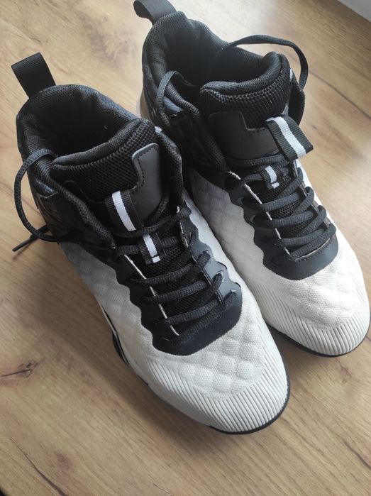 Спортивне оригінальне взуття NewYorker,Adidas
