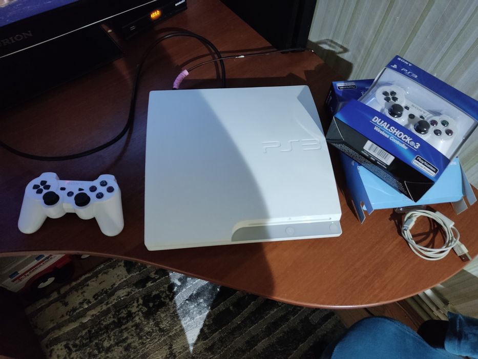 Playstation PS3 1Tb. white біла / red super slim лімітована колекція