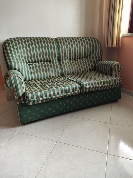 Sofá cama e 2 sofás de 1 lugar