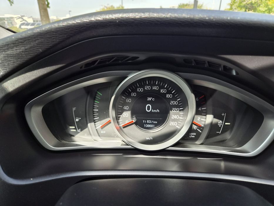 Volvo v40 2.0 diesel 2018 com 108.000km Negociável