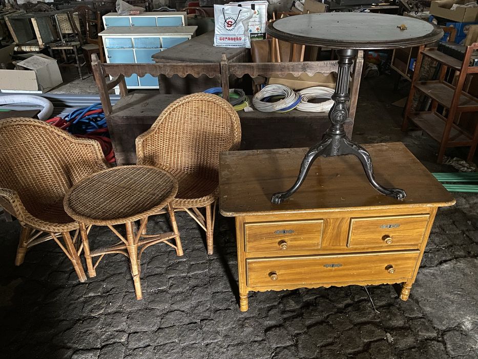 Pequenos moveis diversos conjuntos