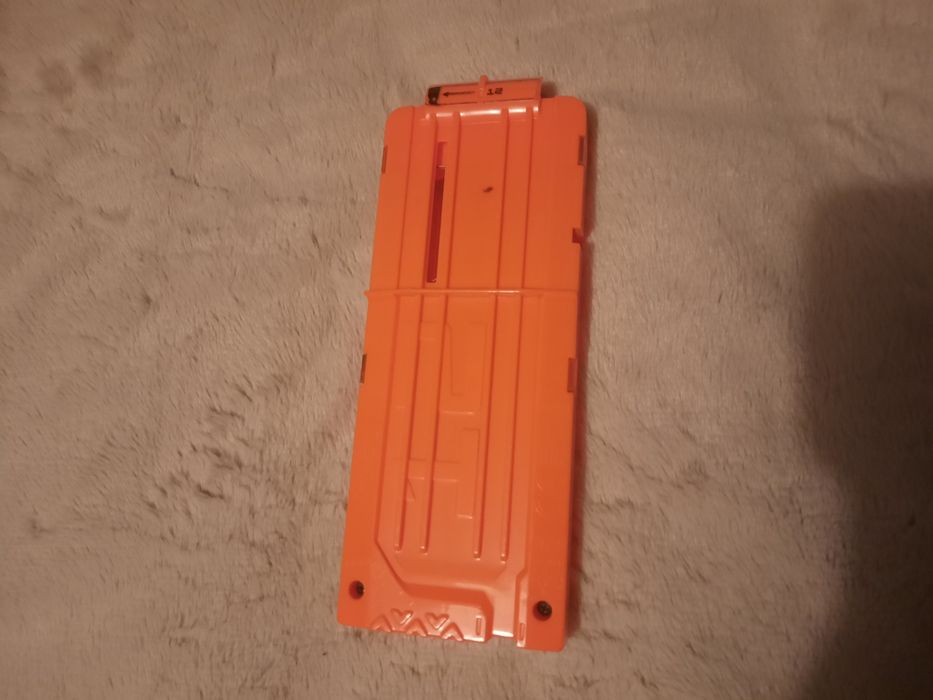 NERF Stryfe z dodatkami i bateriami w zestawie