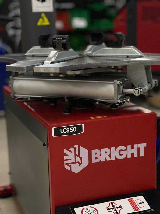 Балансувальний станок шиномонтажне обладнання під ключ Bright