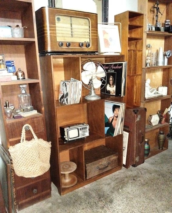 Móvel de apoio, estantes