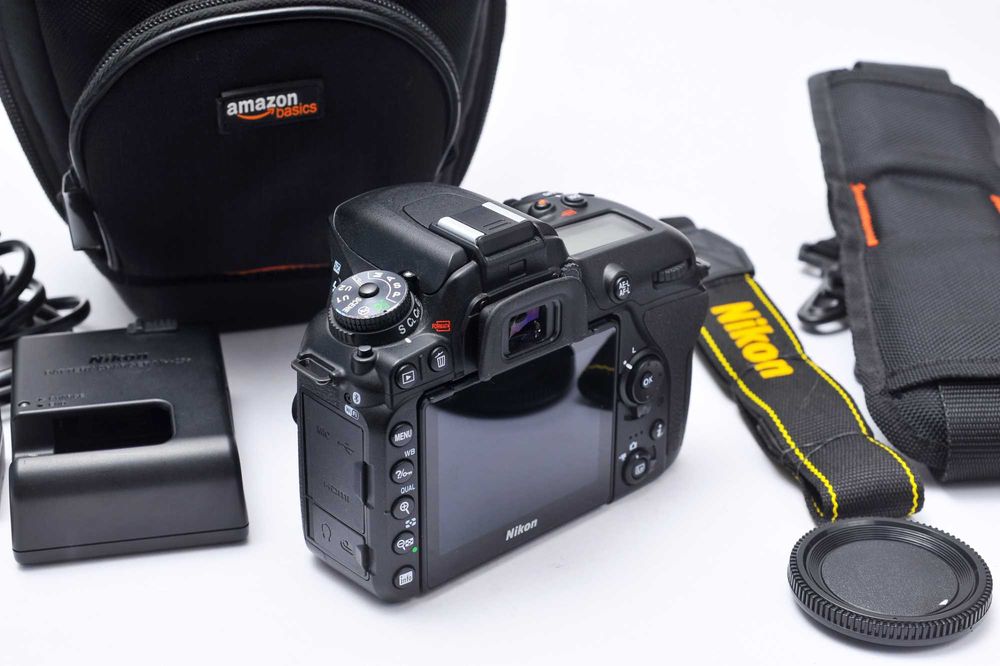 Nikon D7500 (seminova)
