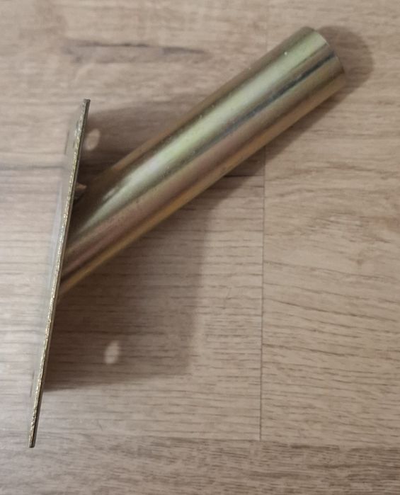 Uchwyt do flagi pojedynczy ocynkowany do budynku ogrodzenia Nowy