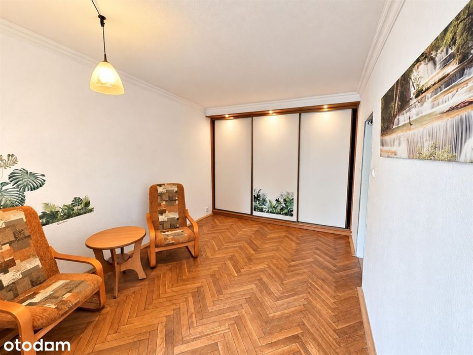 Pierwsze piętro z balkonem