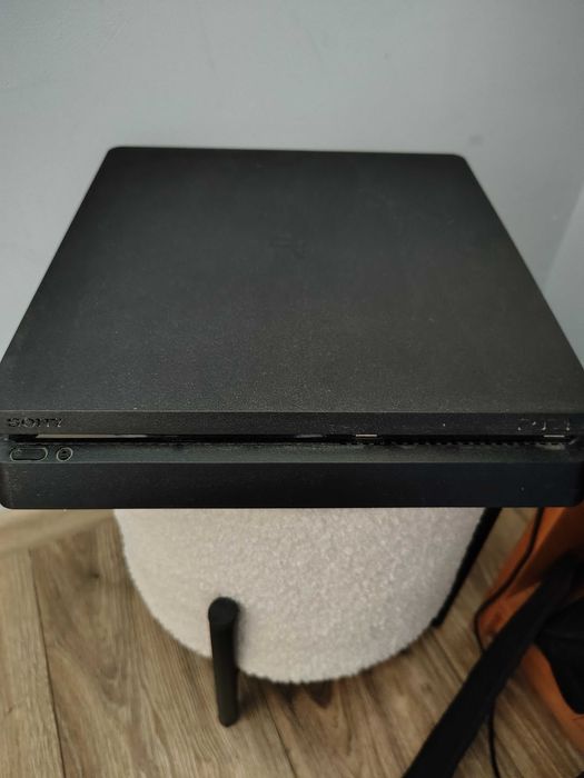 Konsola PlayStation 4