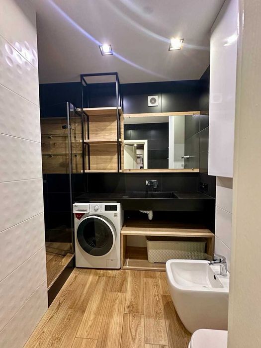 Продам двокімнатну квартиру на Щасливому