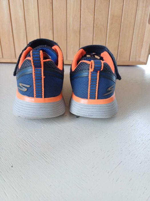 Продам дитячі кросівки Skechers