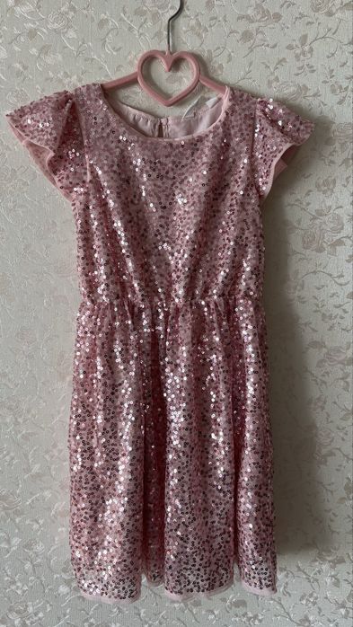 Святкова рожева сукня на 6-7 років