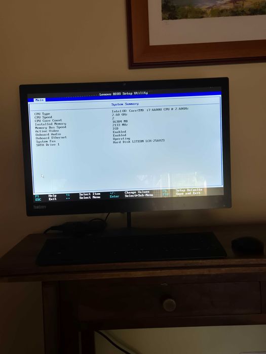 Lenovo Desktop  Thinkcentre X1 All in one Ultra fino com teclado e Rato.