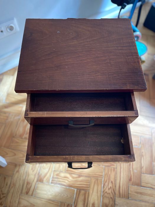 Mesa de cabeceira antiga